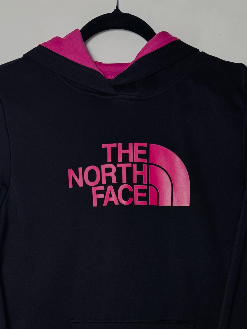 The North Face Black Women’s Pullover Hoodie with Pink Logo and Lining. M NWOT - Picture 4 of 8